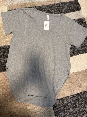 Pebby Forevee plunge v-neck side slit tee, bleached grey, size XL NWT!